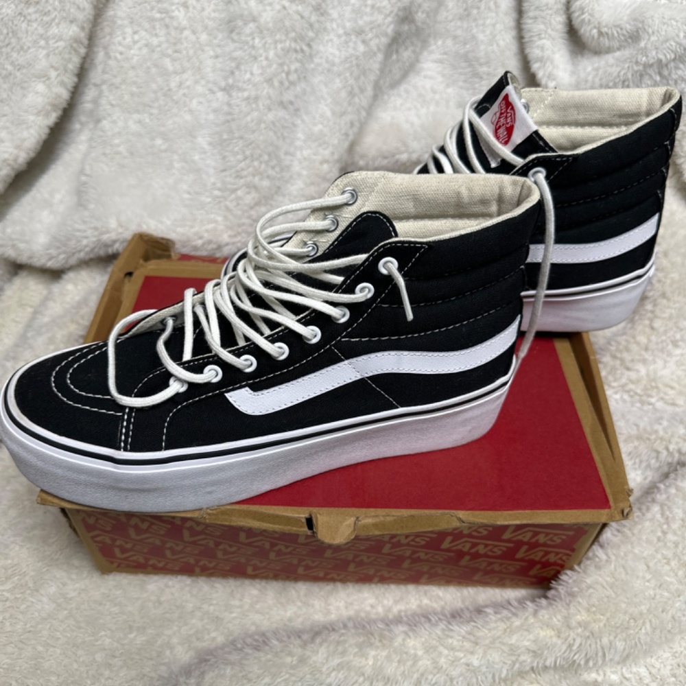 Vans - Picture 2 of 8